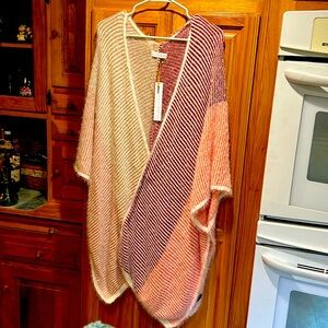 New House of Harlow 1960 beautiful shawl